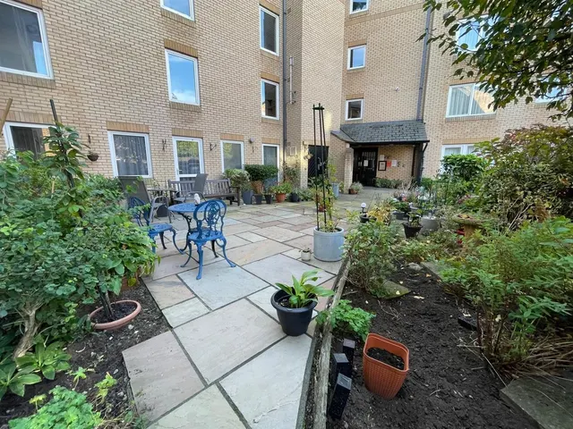 Photo 3 — Grosvenor Crescent, Scarborough YO11 2LF