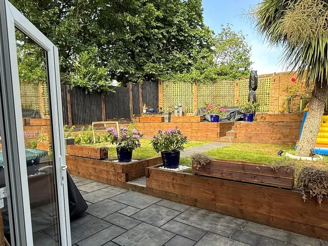 Photo 3 — Oldwood Chase, Farnborough, Hampshire, GU14 0QS