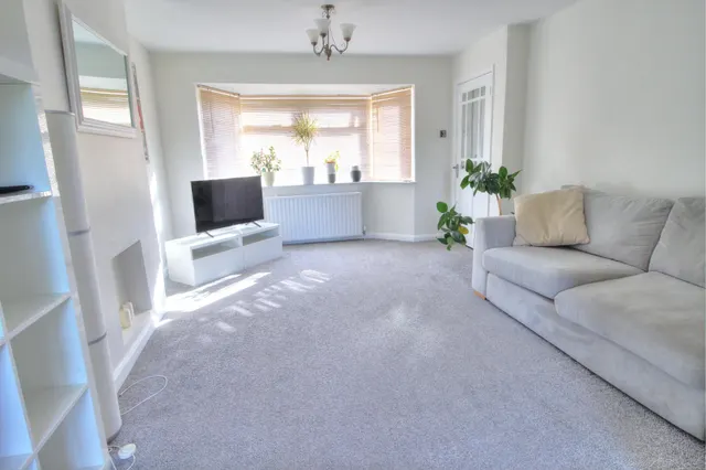 Lowland Avenue, Leicester, LE3, photo 2