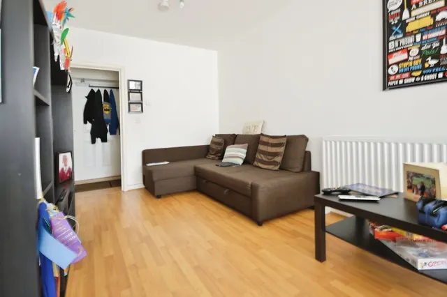 Photo 3 — Lennard Road, London, CR0