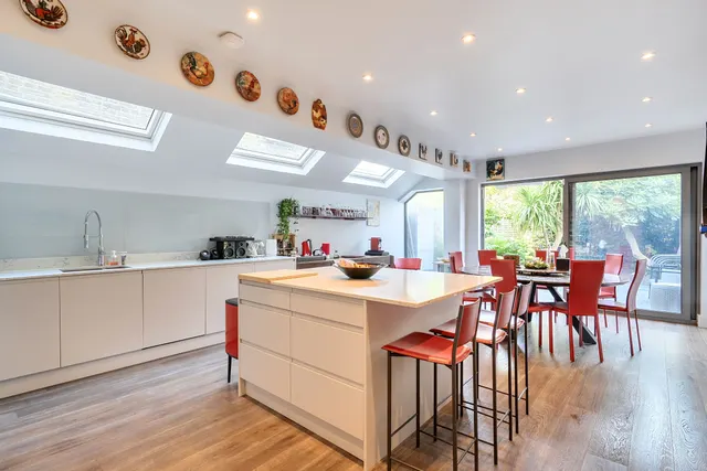 63 Stephendale Road, London, photo 1