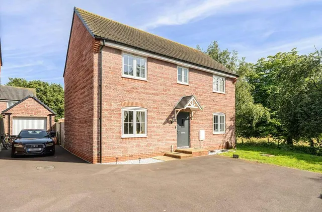 Photo 3 — Colliers Gardens, Backwell, BS48