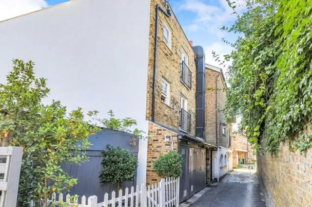 Bridge Road, East Molesey, KT8, photo 1