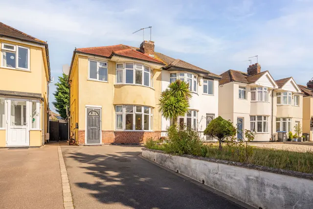 Heathcote Road, Whitnash, Leamington Spa, CV31 2NF, photo 1