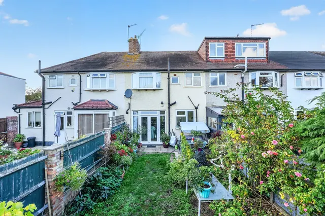 Hartland Way, Morden, SM4, photo 3