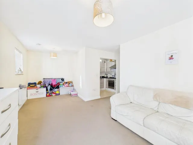 Quercetum Close, Aylesbury, photo 3
