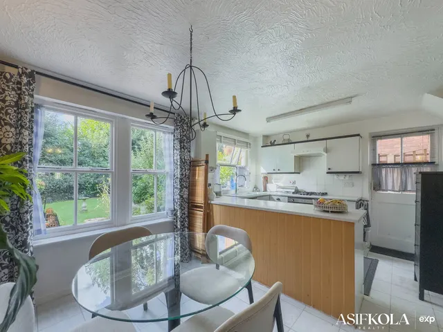 Ashby Court, Hillfield, B91, photo 2
