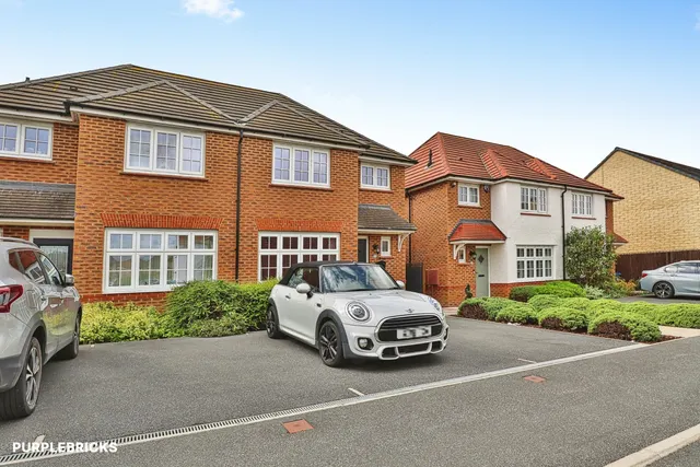 Hotspur Way, Leeds, LS25, photo 3