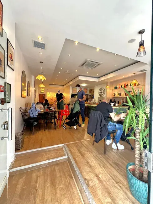 BUSINESS FOR SALE LONG LEASE POPULA...