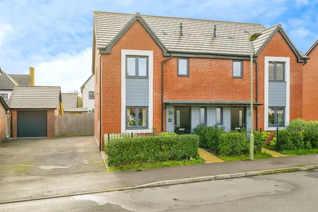 Wheatfield Drive, Witney, photo 1