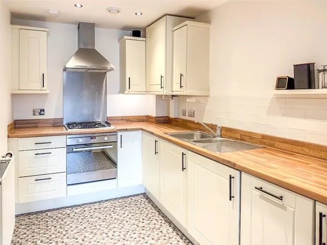 Photo 3 — Coppice Square, Aldershot, Hampshire, GU12 4GD