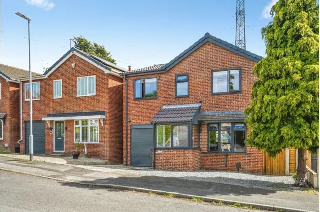 Photo 2 — Gainsborough Way, Stanley, Wakefield
