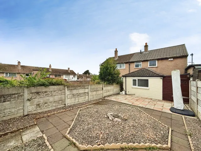 Photo 2 — Beverley Rise, Carlisle, CA1 3RZ