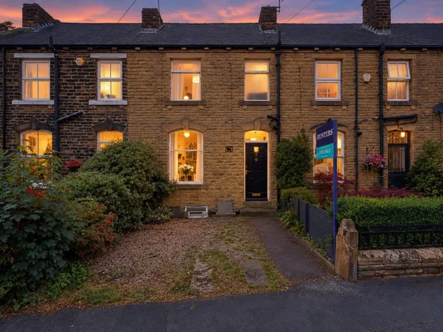 Ravenscliffe Road, Calverley, LS28, photo 1