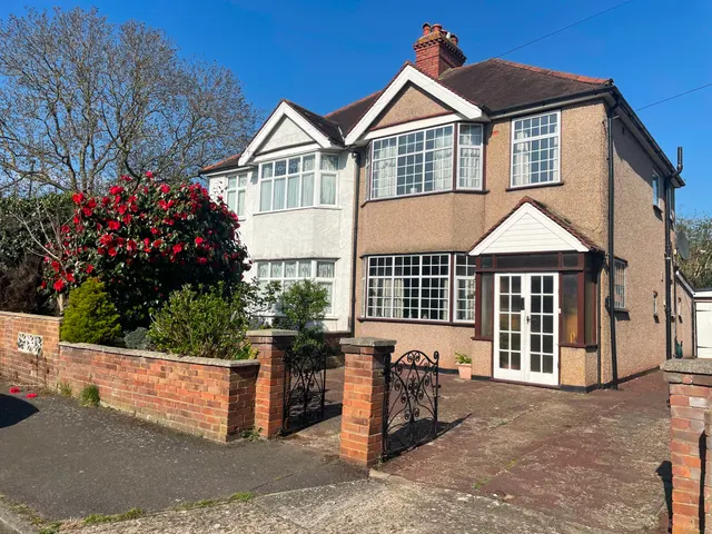 The Close, Isleworth, TW7, photo 1