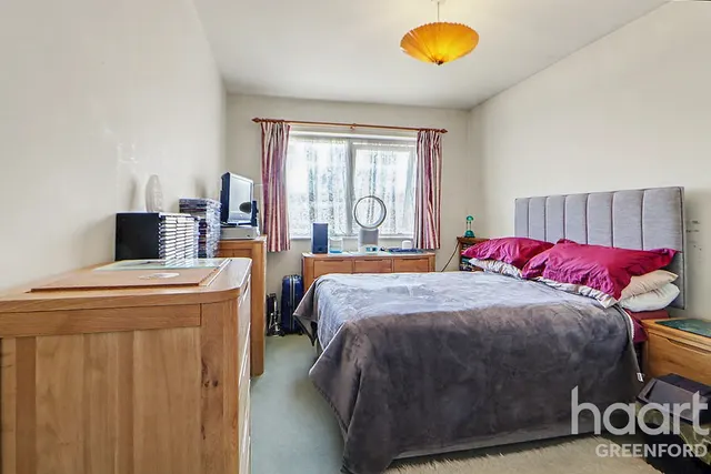 Oldfield Lane North, Greenford, UB6, photo 2