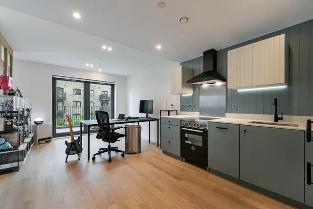 Calville House, Brentford, TW8, photo 3