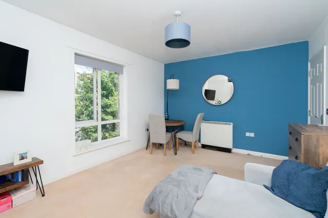 Photo 3 — 21 Moorview House, Selden Hill, Hemel Hempstead