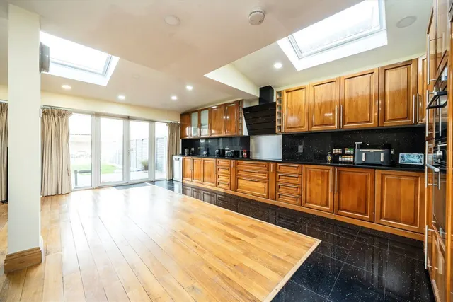 Barmouth Avenue, UB6, photo 3