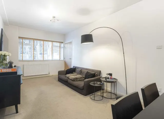 Thames Street, Sunbury-On-Thames, TW16, photo 2