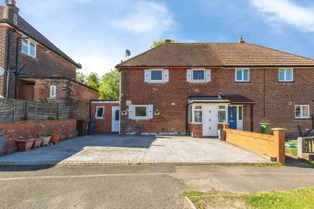 Bradley Green Road, Hyde, Greater Manchester, SK14 — photo 1