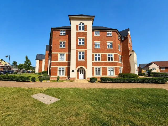 Burke Place, Wellesley, Aldershot, Hampshire, GU11 4BS, photo 1