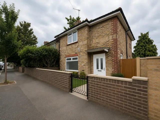 Argyle Road, London, E16, photo 1