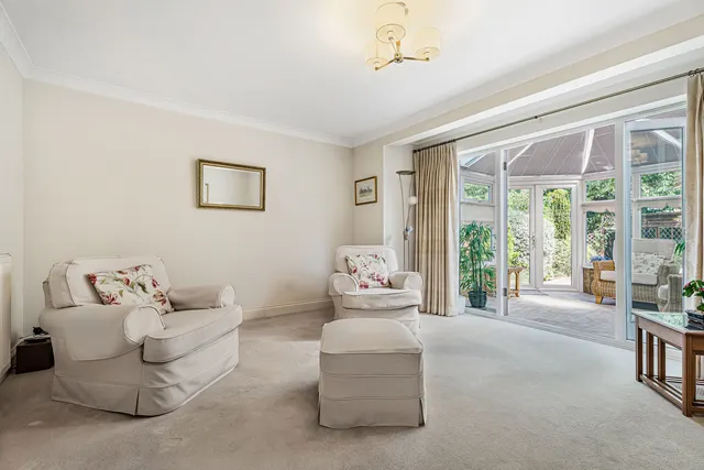 Clarence Street, Egham, TW20, photo 2