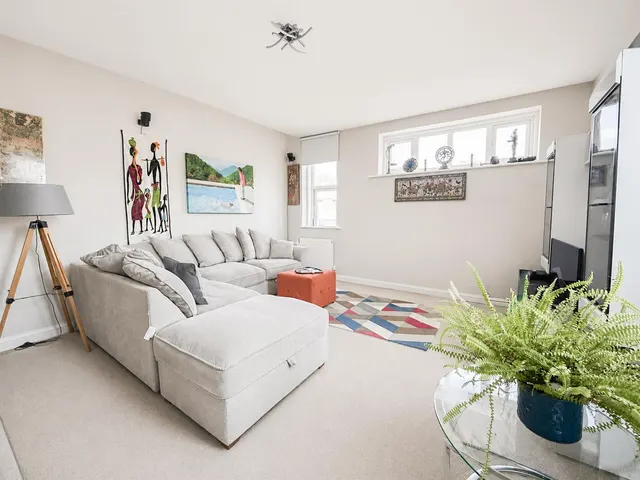 Photo 2 — Dorset Road, Bexhill-On-Sea, TN40 2HT