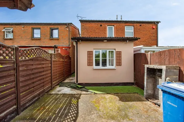 Photo 2 — Water Lane, Purfleet-on-Thames, Essex, RM19