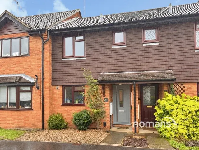 Fallowfield, Yateley, GU46, photo 1