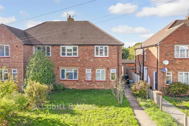 The Drive, Horley, RH6, photo 1