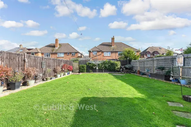 The Drive, Horley, RH6, photo 2