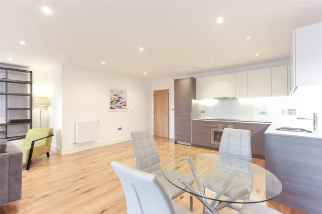 Silverworks Close, Colindale, NW9, photo 3