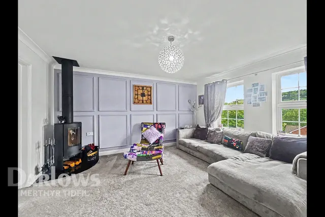Manor Court, Treharris, photo 2