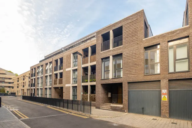 Ravensbury Terrace, London, SW18, photo 1