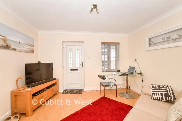 Lakers Meadow, Billingshurst, RH14, photo 2