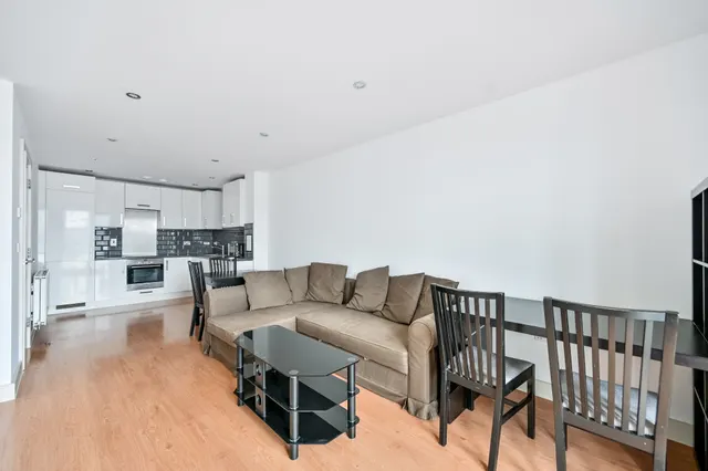 Photo 2 — Flat 30, Duke Court, Pontes Avenue, Hounslow