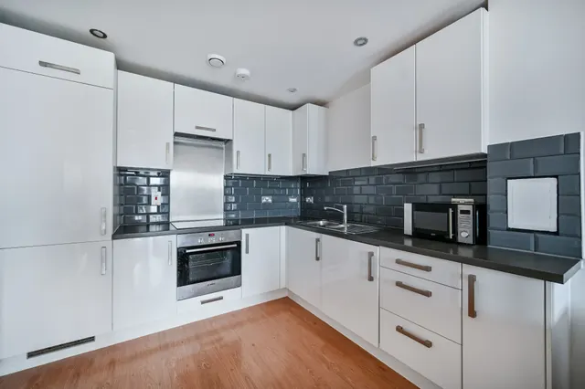 Photo 3 — Flat 30, Duke Court, Pontes Avenue, Hounslow