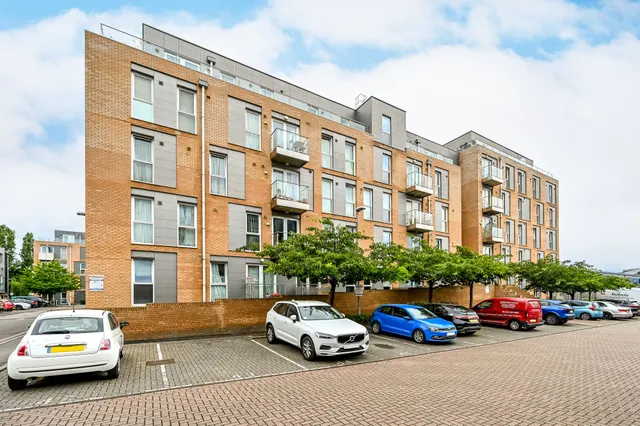 Flat 30, Duke Court, Pontes Avenue, Hounslow, photo 1