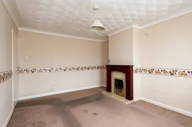 Photo 3 — Warwick Crescent, Sittingbourne, ME10 1TG