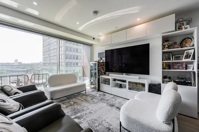 Photo 2 — Flat 1005, Goldsmith Apartments, Woolwich