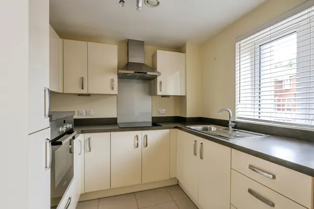 Macaulay Road, Broadstone, BH18, photo 2