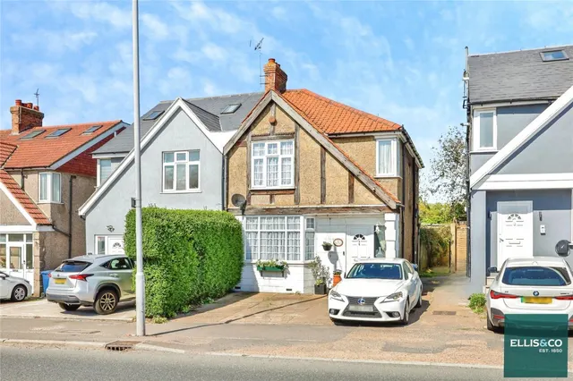 Great North Way, Hendon, NW4, photo 1