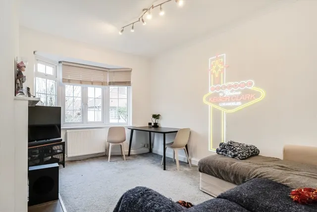 Godley Road, SW18, photo 3