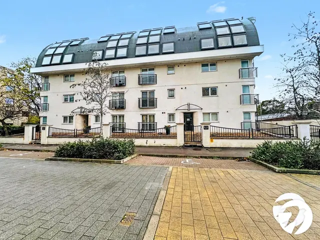 2 bedroom 2 bedroom property, Melfield Gardens, London, SE6