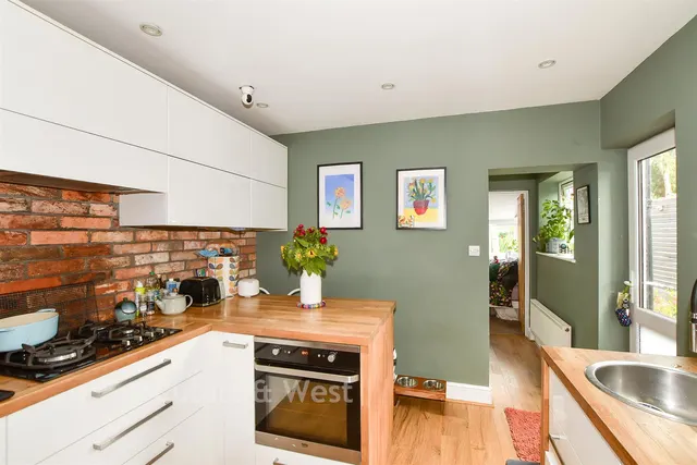 Cranston Road, East Grinstead, RH19, photo 2