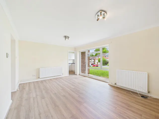 Photo 3 — Robin Way, Tilehurst, Reading, RG31