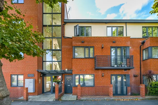 Flat 4, Kingsdown Point, 136 Palace Road, London, photo 1