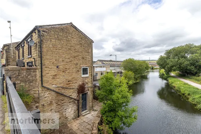 High Street, Rishton, BB1, photo 1